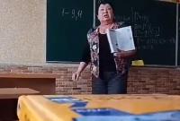 "С*ка, г**но вонючее!": учительница из Киевской области стала "звездой" соцсетей (видео)
