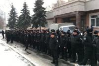 В Киеве сто спецназовцев полиции пикетировали суд