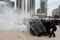 Власти Китая собрали возле Гонконга 12 тысяч полицейских для тренировки разгона акций протеста