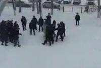 Скручивали и заламывали руки: в РФ силовики отрабатывали разгон митингов на девятиклассниках (видео)
