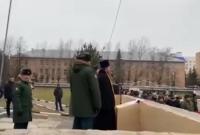 "Помолимся господу, чтоб вы не тупили": в РФ священник обрадовал ракетчиков, что они не деб*лы (видео)