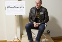 Пристайко подарил Сенцову стул с надписью "Свобода"