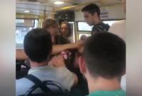 В ход шли кулаки и сумки: в киевской маршрутке женщины устроили жесткую драку из-за места (видео)