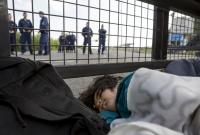 Британия пытается остановить поток нелегальных мигрантов, — Reuters