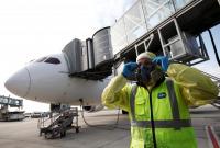 Newsweek о путешествиях во времена коронавируса: какое место в самолете самое безопасное?