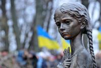 Зеленский отреагировал на разрушение скульптуры девочки с колосками возле музея Голодомора