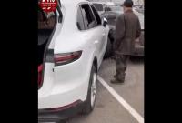 В Киеве пьяная девушка на Porsche протаранила шесть машин (видео)