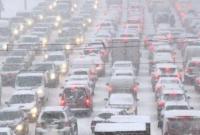 Киев засыпало снегом: город стал в пробках, введено оперативное положение для транспорта