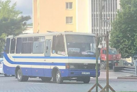 "Начала плакать": заложница из захваченного в Луцке автобуса успела позвонить подруге